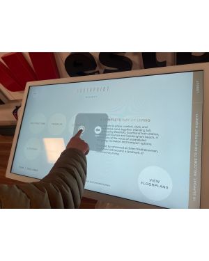 1080x630mm 4K Touch Screen with Stand for Realestate Agent