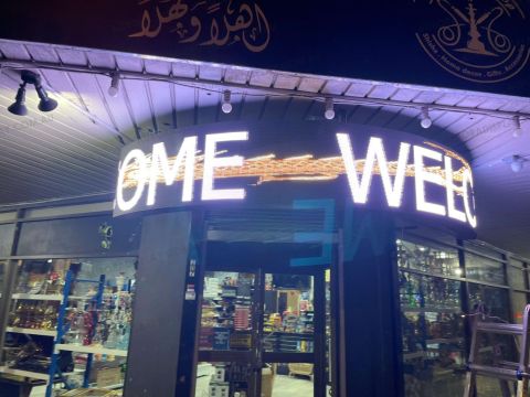 4x0.8 Meter Outdoor Curved LED Screen for The Corner Stop in Reservoir